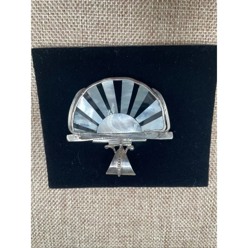 Vintage Native American Zuni Sterling Silver Sunburst Pendant/Brooch – Mother of